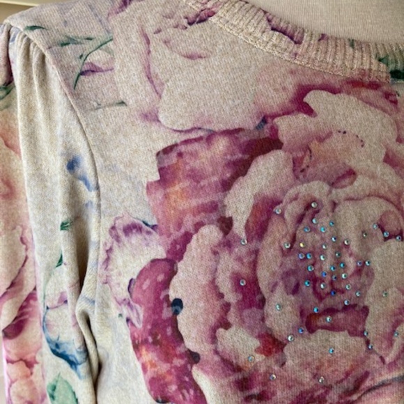 Floral Print Pullover Sweater 🆕 - Picture 2 of 7
